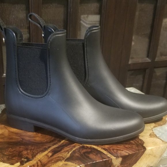 Sam Edelman Shoes - Sam Edelman black matte, short rain bootie